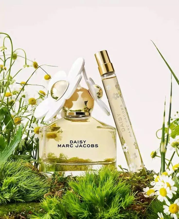 MARC JACOBS DAISY EDT 100ML/ DAISY EDT 10ML/ DAISY BODY LOTION 75ML FESTIVE SET 2025